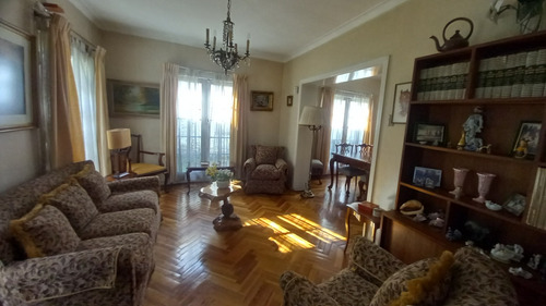 Casa Tradicional En Barrio Residencial De Suárez Mujica