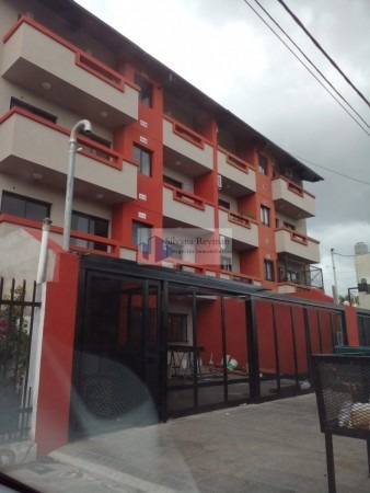 Departamento Interno De 2 Ambientes Con Vestidor, Jujuy Al 900 Villa Luzuriaga.