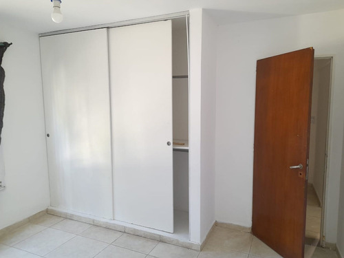 Casa Tipo Ph 3 Ambientes Muy Comodo En Castelar