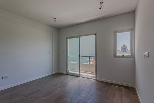 Venta Departamento Con Balcón En Lanús Este, A Mts De 9 De Julio