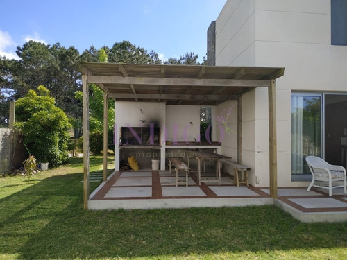 Casa En Manantiales, 4 Dormitorios *- Ref: 214