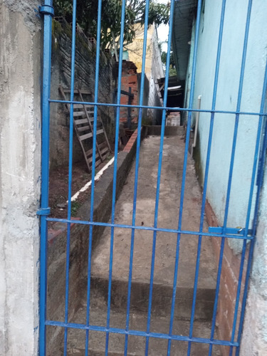 Casa Com Seis Cômodos E Um Banheiro
