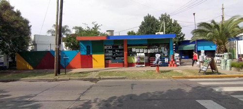 Casa En Esquina Con Local Comercial