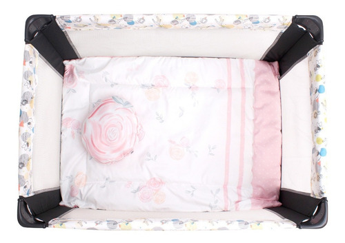 Edredón Cuna Viajera Cary Incluye Cojín Decorativo Y Sabana Color Rosa Diseño de la tela Rosas