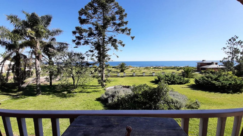 Imagen 11 de 30 de Casa De Estilo En Primera Línea De Mar.