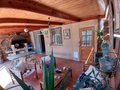 San Carlos - Av. Camilo Enríquez, Preciosa Casa