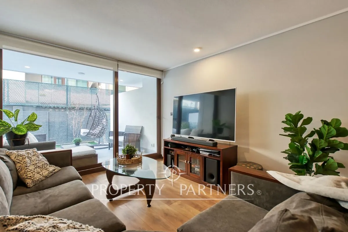 Imagen 3 de 28 de Venta: Departamento En Ñuñoa. Con Patio Y Dos Esta...