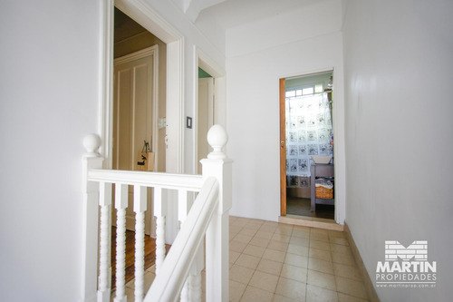 Casa Antigüa Totalmente Reciclada, 4 Ambientes, Depend, Patio. Excelente Ubicación.