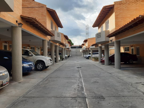 Imagen 26 de 26 de Leal Pérez Vende Townhouse En Mañongo, Villa Menhir