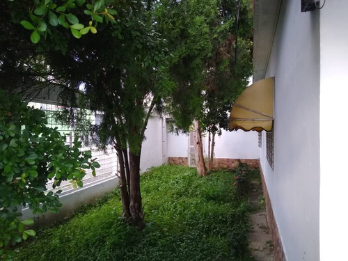 Imagen 7 de 30 de En Venta Casa Quinta Ubicada En Barrio Sucre, Muy Amplia