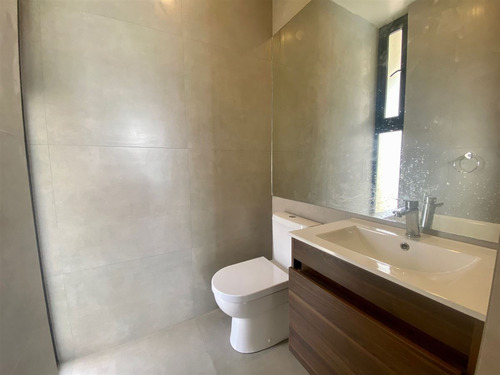 Moderna Casa Nueva En Venta 5 D En Suite Más Servicios.