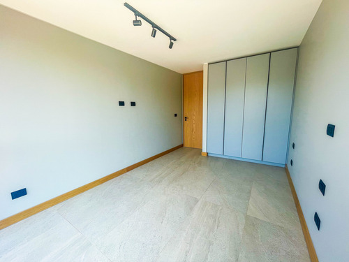 Increible Casa Minimalista-colegio Newland