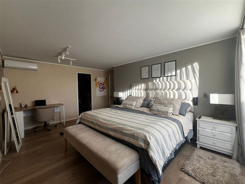 Se Vende Casa De 3d/4b, Cond. La Laguna. Padre Hurtado