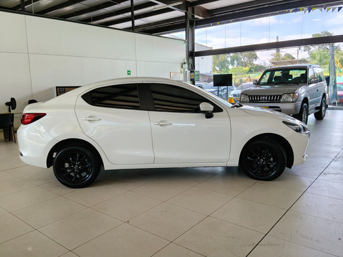 Mazda 2 1.5 Touring Sedan