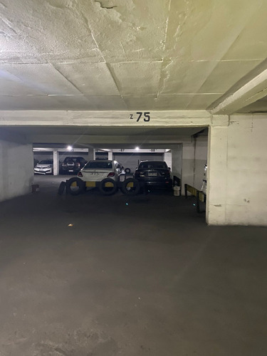 Estacionamiento Doble / Alameda A Dos Cuadras De La Moneda