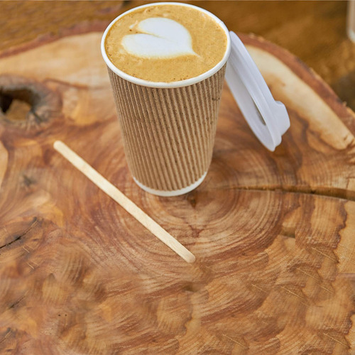 Q Un Batidor De Café Desechable Con Leche En Polvo Stirri