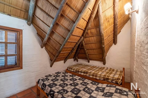 Hermosa Vista Y Comodos Espacios En Impecable Casa