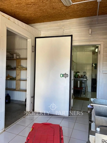 Fabrica Con Sala De Ventas En Parcela Orilla C...
