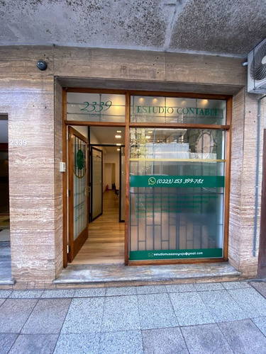 Imagen 9 de 10 de Oficina Totalmente Reciclada
