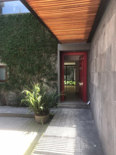 Casa En Venta En Calle Cerrada Con Seguridad En Bezares