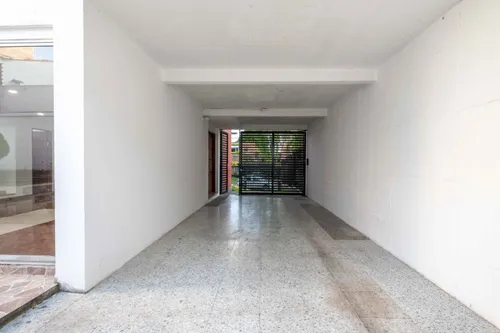 Casa En Venta En Niza Antigua. Cod V8182