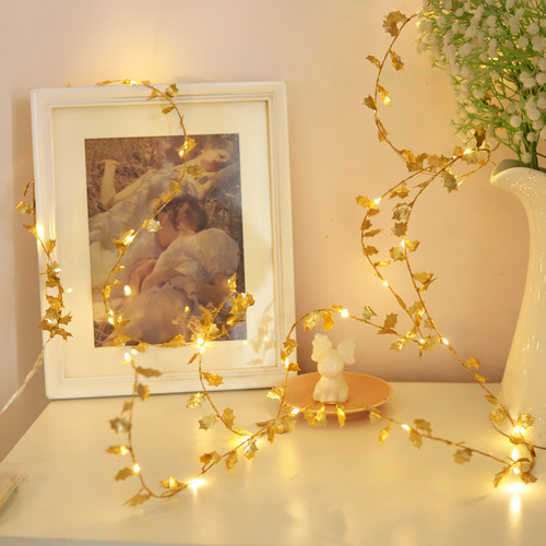 Un Led Navideño De 2 Metros Y 20 Luces En Forma De Hoja Dora