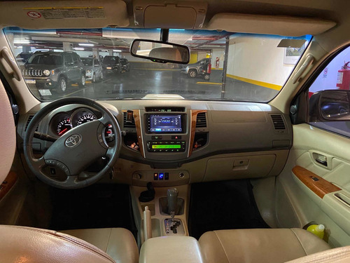 Toyota Sw4 3.0 Srv Cuero I 171cv 4x4 5at 2011