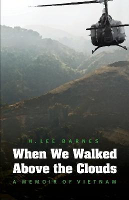 Libro When We Walked Above The Clouds - H. Lee Barnes