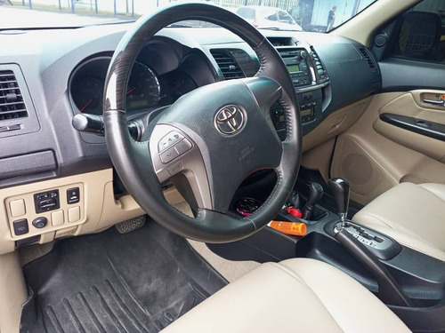Imagen 10 de 16 de Toyota Fortuner Sr