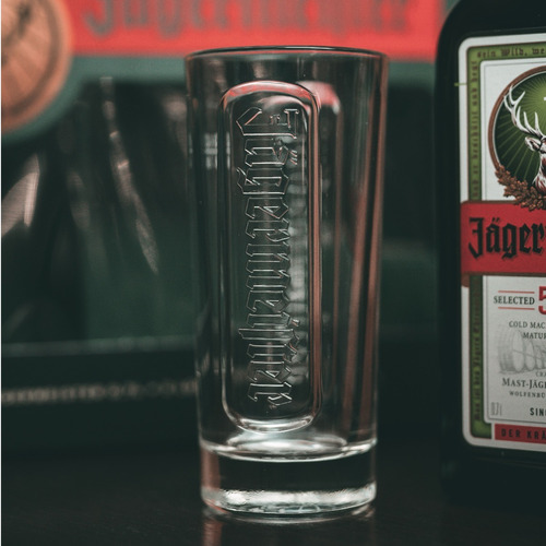 Imagen 2 de 2 de Jägermeister 700ml + 2 Long Glass Pack - Vaso Largo 200ml