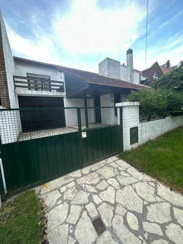 Vendo Chalet 5 Ambientes - Garage - Patio - Barrio San Carlos