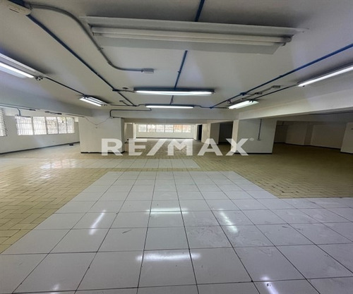 Local Comercial En Venta En La Candelaria, A Una Cuadra De La Av Panteón