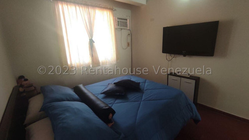 & Maria Luisa Mendoza Vende Hermosa Casa En Urbanizacion Privada De Cabudare Remodelada Con Seguridad Las 24 Horas Con Bellas Areas Comunes 2 5 7 2 9 3