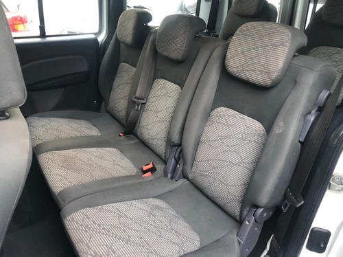 Imagem 11 de 14 de Fiat Doblo Essence 1.8