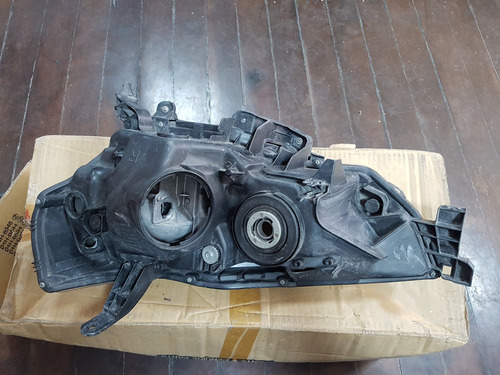 Faro Derecho Rh Copiloto Toyota Corolla Año 2014-2016 Usado-