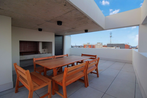Oportunidad A Estrenar En Parque Batlle - Al Frente Con Terraza - Piso 8 - 70 M2 - 2 Dorm / 1 Baños. Opción Garage