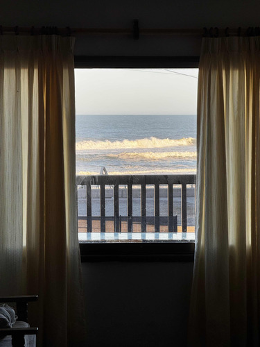 Casa En La Playa Primera Línea Frente Al Mar De Iloca