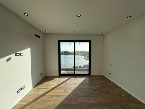 Venta Casa 5 Ambientes A La Laguna