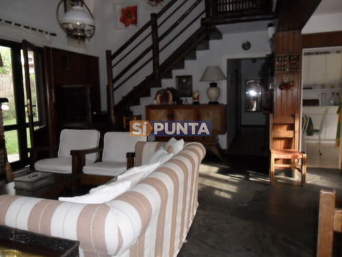 Imagen 4 de 30 de Casa Ubicada En Playa Mansa 6 Dormitorios