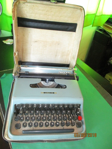 Maquina De Escribir Portatil Olivetti