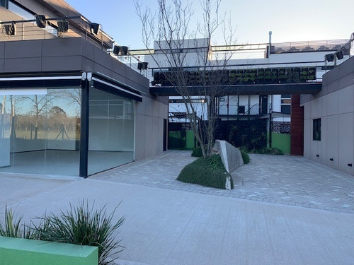 Imagen 4 de 11 de Venta- Local Doble En Sottavento !
