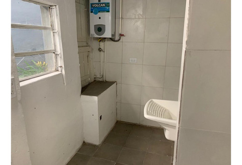 Casa Con 2 Dormitorios, Garaje Con Fosa + Local Comercial