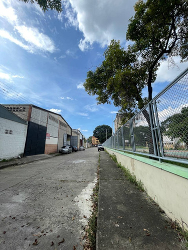 En Alquiler! Galpón A Una Cuadra De La Avenida Bolivar Rp Código 253016
