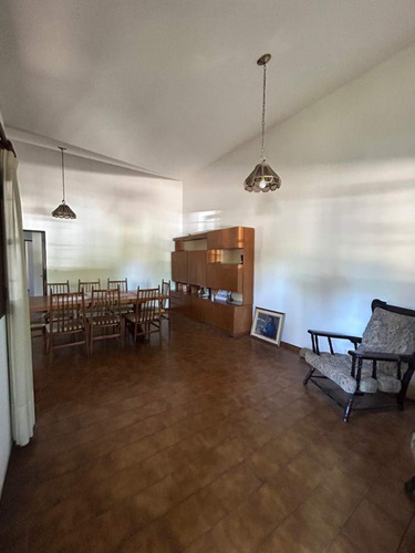 Vende Casa 3 Dorm En Barrio Urca!