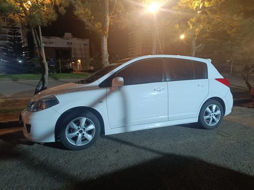 Nissan tiida hb 1.8 Special Edition Mt