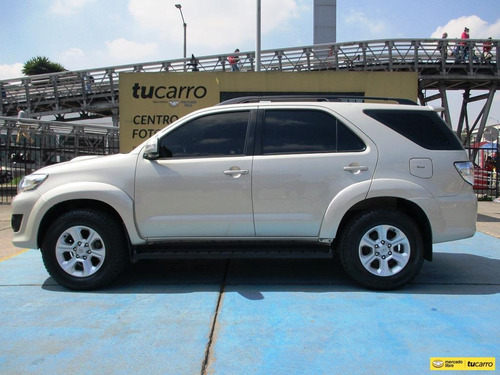Imagen 4 de 15 de Toyota Fortuner Srv 4x4 3000cc At Aa