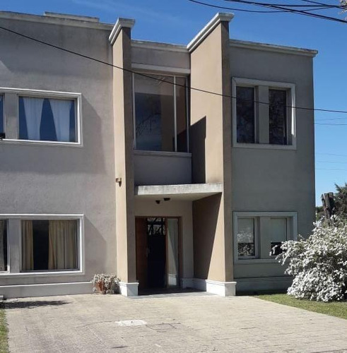 Casa En Venta De 3 Dormitorios C/ Cochera En Canning