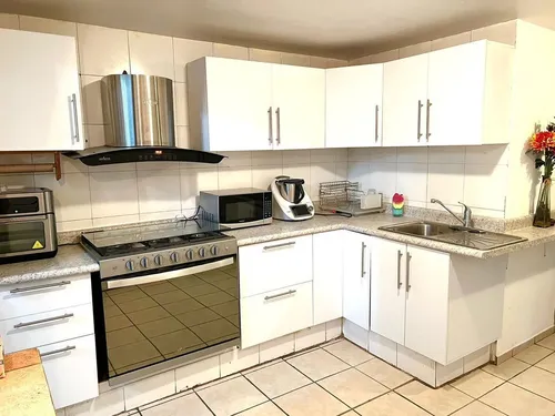 Venta De Casas En Jurica, 3 Habitaciones, De Oportunidad, Hermosa Calle.