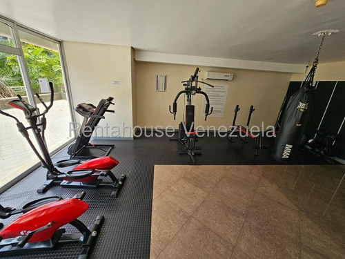 Apartamento Exclusivo, Remodelado En Alquiler. Urb. Santa Inés. Solo Personas Jurídicas. Agenda Tu Cita