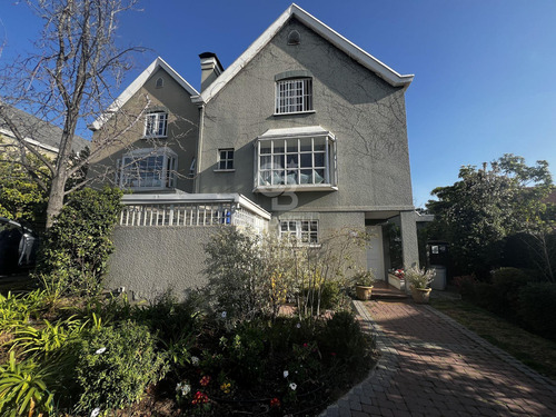 Casa Familiar En Condominio En San Carlos De Apoquindo